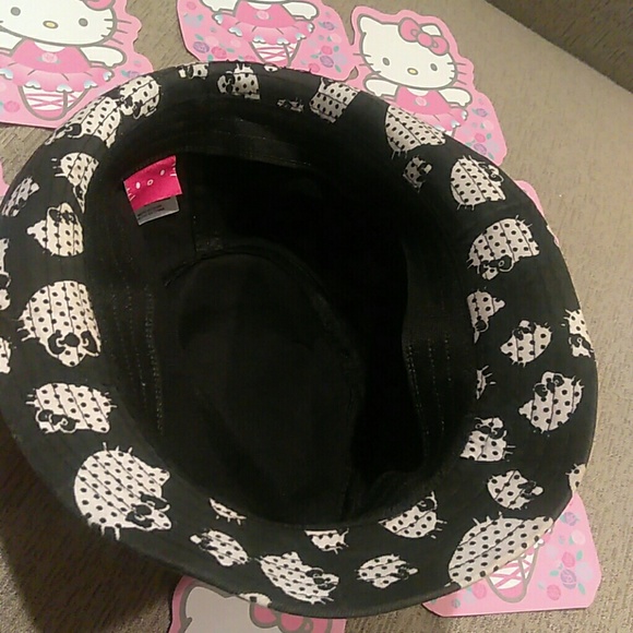 Hello Kitty Fedora - Picture 6 of 7